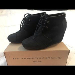 Like new Toms Desert Wedge Bootie black suede braid 7